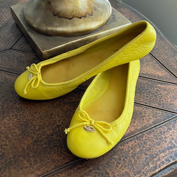 Coach Shoes - COACH LEATHER BALLET FLATS SIZE 8 B